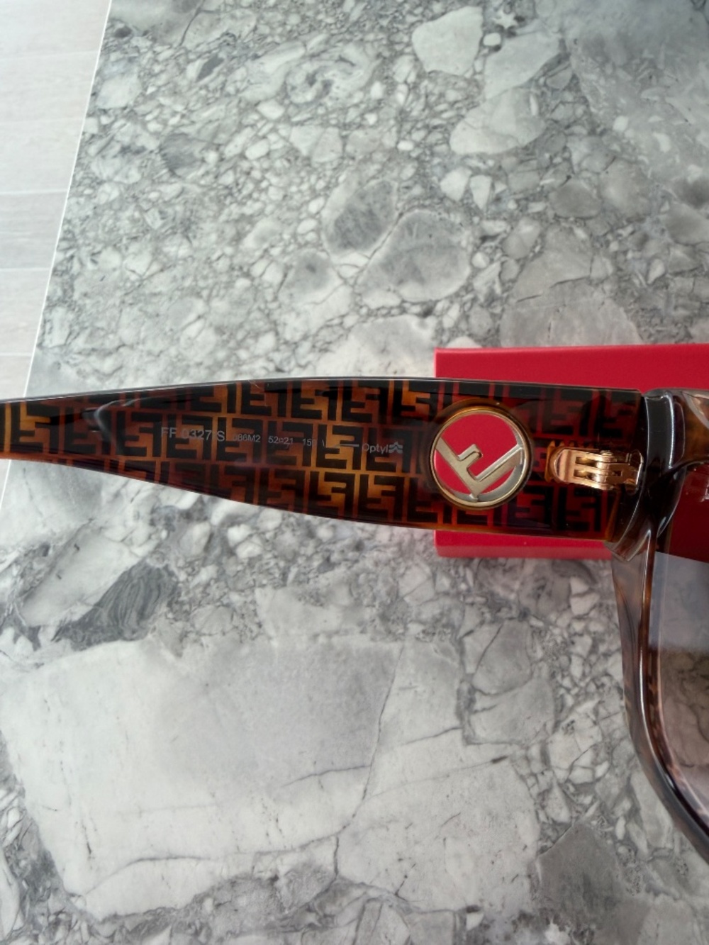 Fendi Monogram Sunglasses - Picture 4 of 8